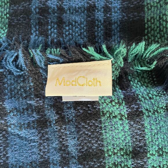 ModCloth Blue Green Plaid Fringe Blanket Scarf - Picture 5 of 7